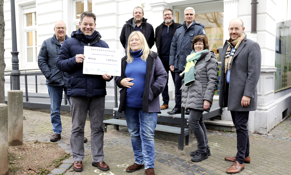 Spendenübergabe an die Grefrather Tafel mit allen Beteiligten